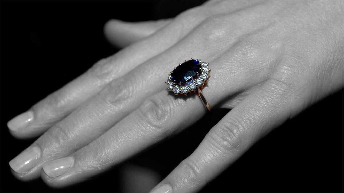 LE SAPHIR D'UN DIVORCE ROYAL