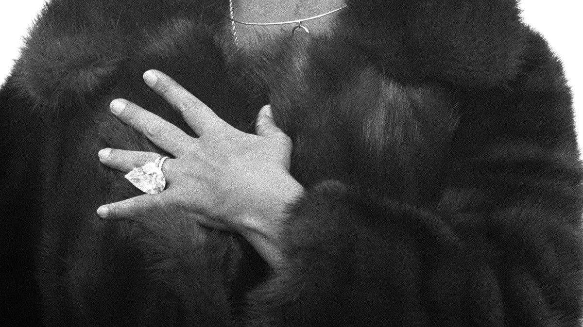 LE DIAMANT TAYLOR-BURTON : LA GEMME LÉGENDAIRE DE 69 CARATS CHEZ CARTIER